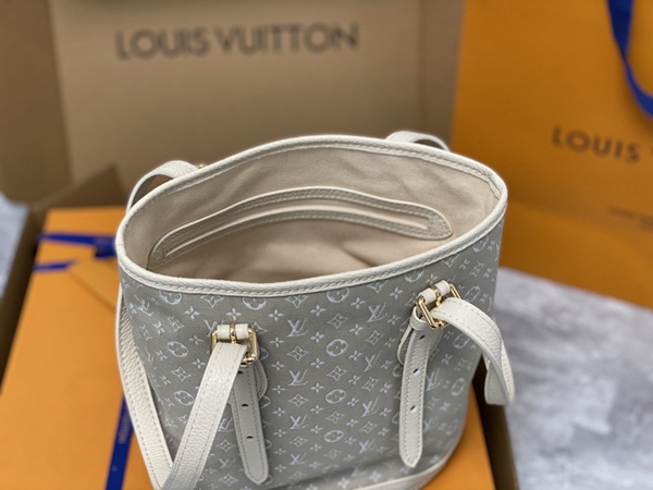 ルイヴィトンバッグ着用イメージ